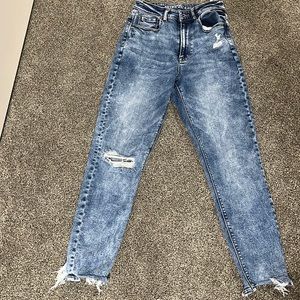 American Eagle Women’s jeans size 2. Barely worn and in great condition.
